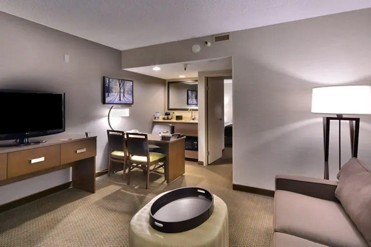 Embassy Suites By Hilton Denver Central Park Exteriör bild