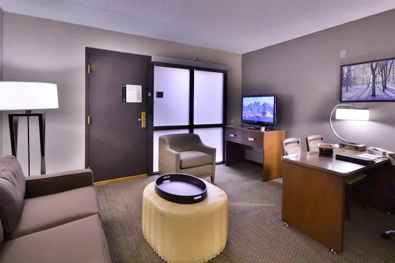 Embassy Suites By Hilton Denver Central Park Exteriör bild