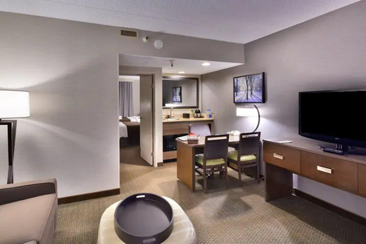 Embassy Suites By Hilton Denver Central Park Exteriör bild