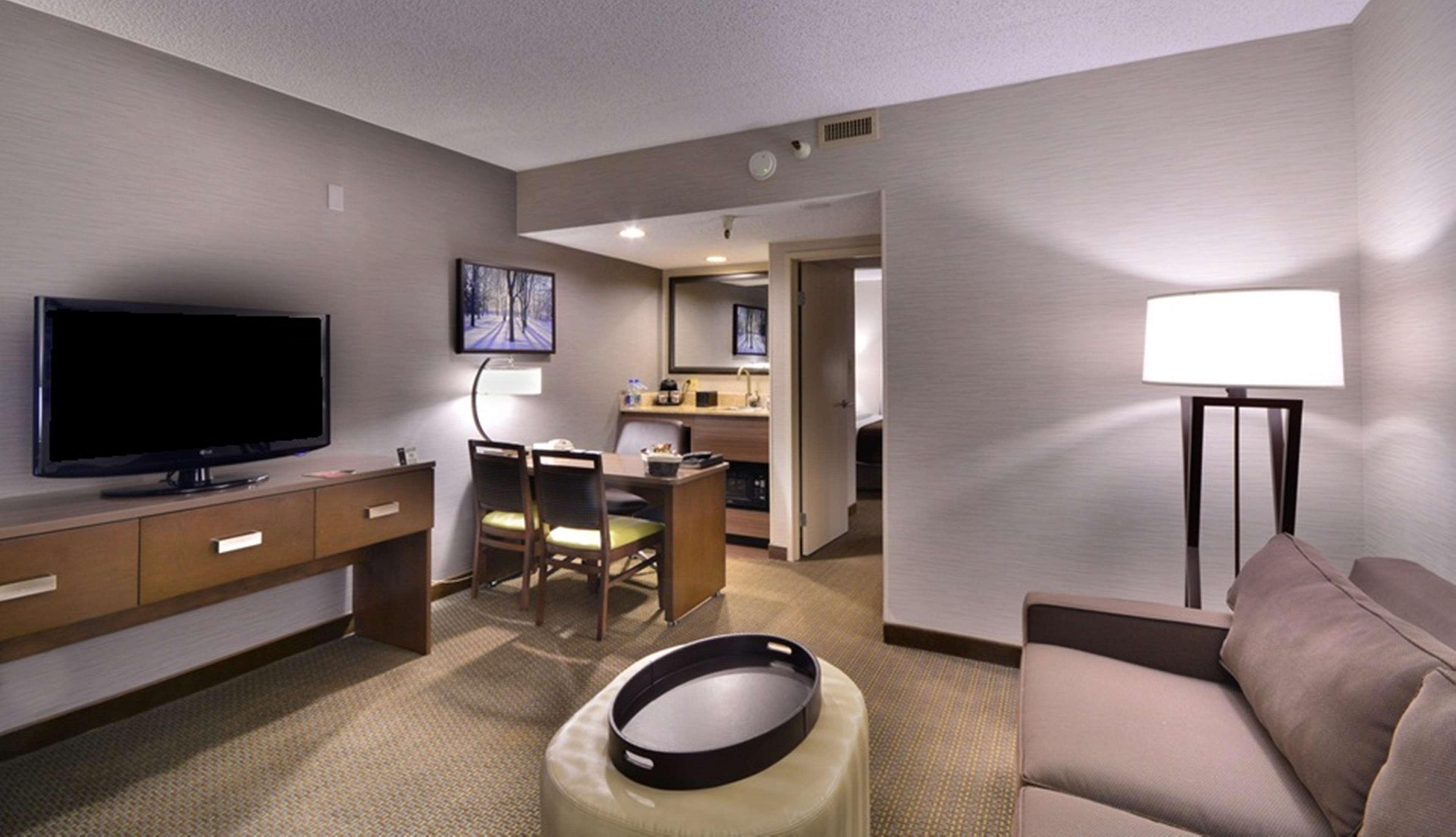 Embassy Suites By Hilton Denver Central Park Rum bild