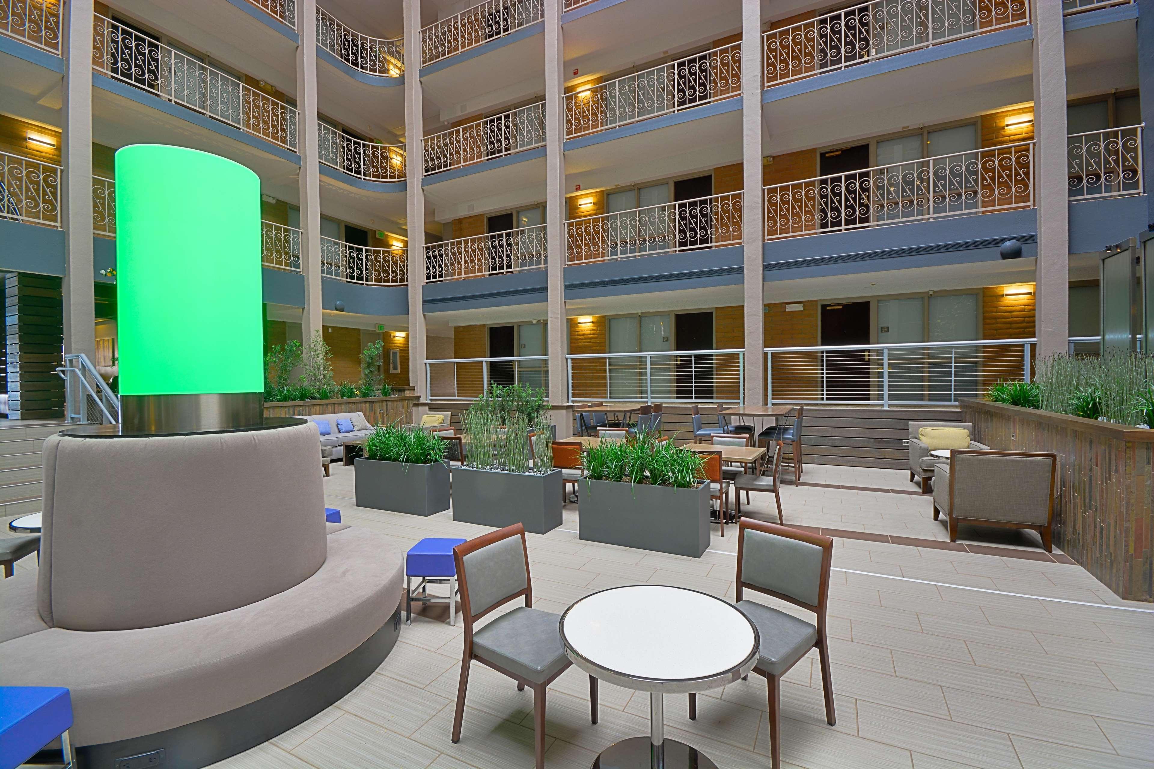 Embassy Suites By Hilton Denver Central Park Inreriör bild