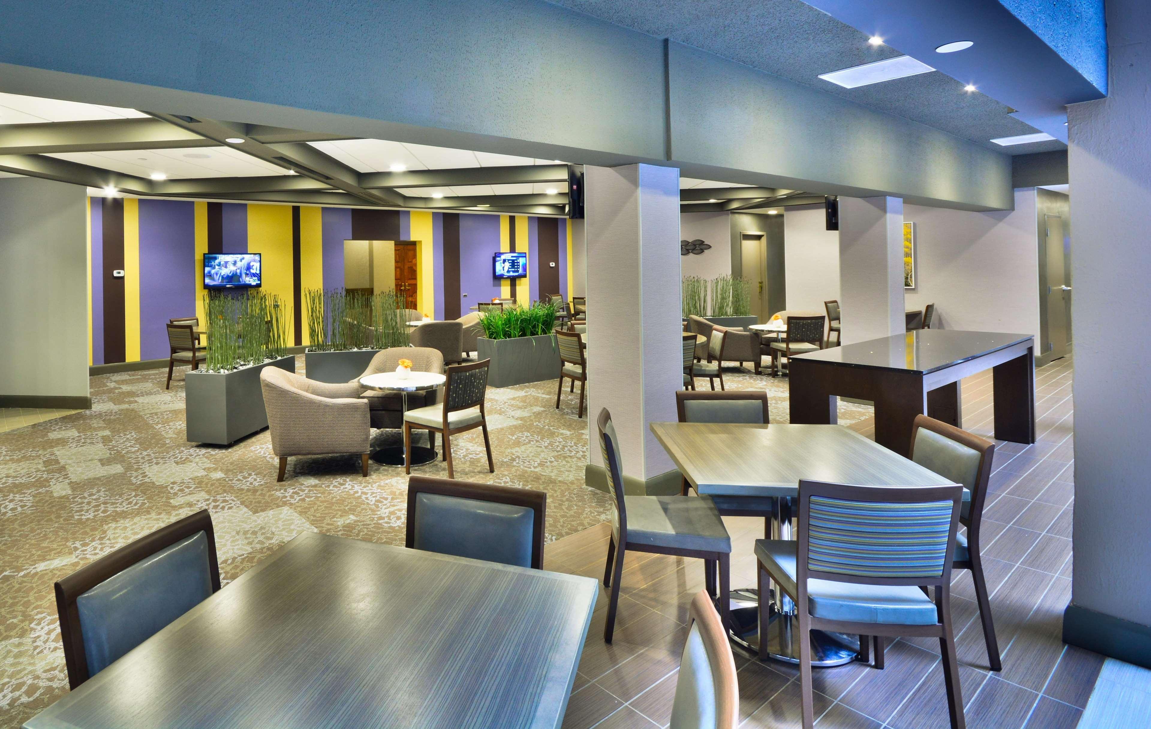 Embassy Suites By Hilton Denver Central Park Restaurang bild
