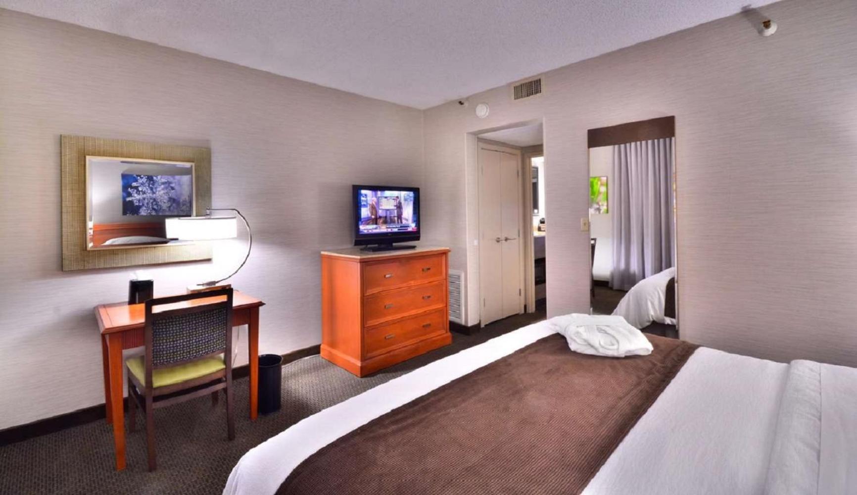 Embassy Suites By Hilton Denver Central Park Exteriör bild