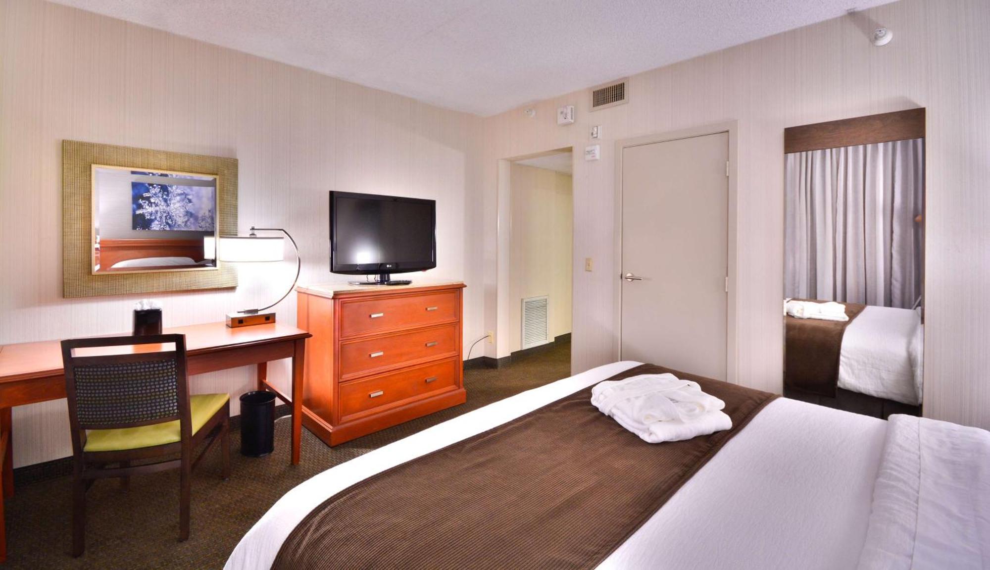 Embassy Suites By Hilton Denver Central Park Exteriör bild