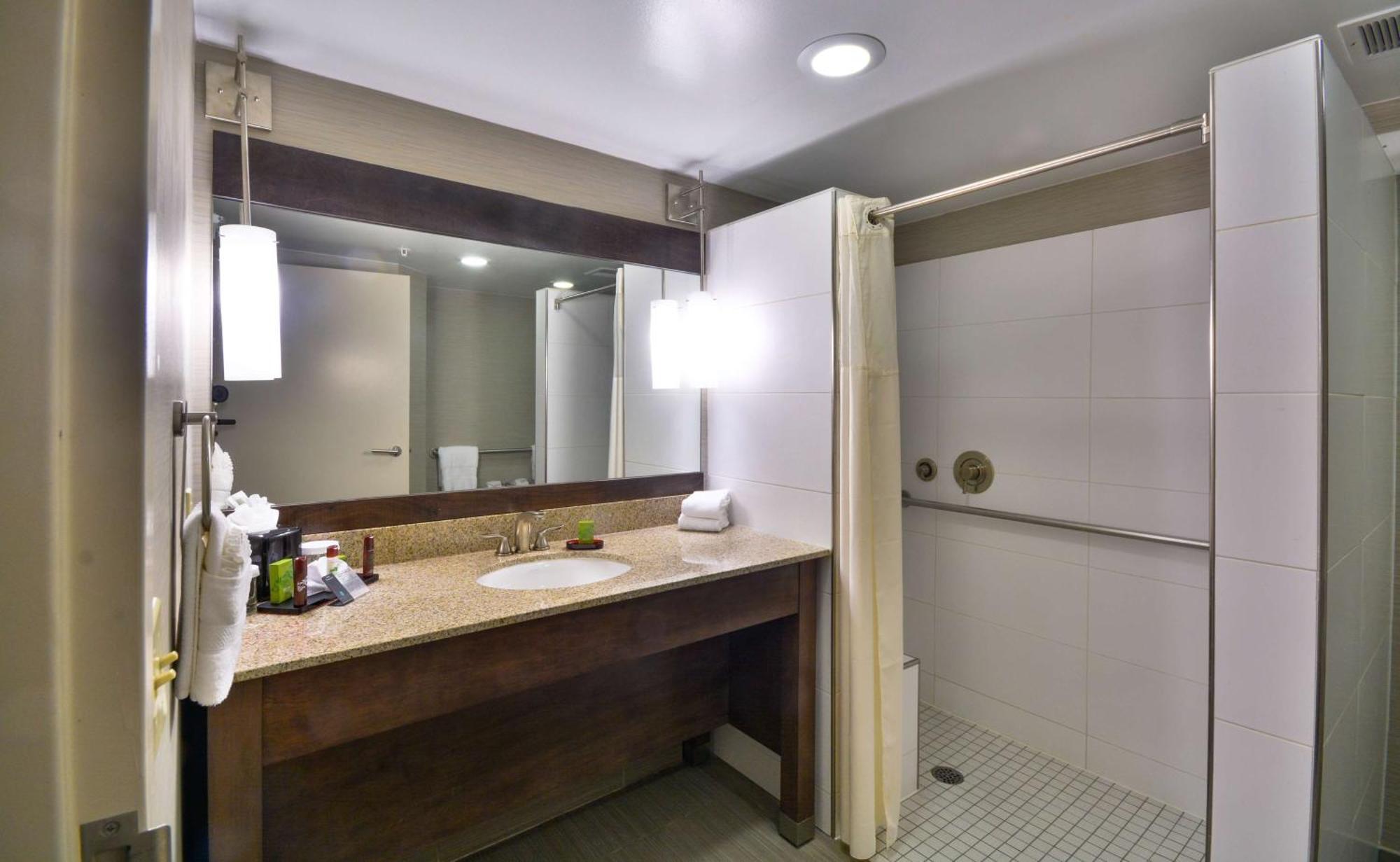 Embassy Suites By Hilton Denver Central Park Exteriör bild