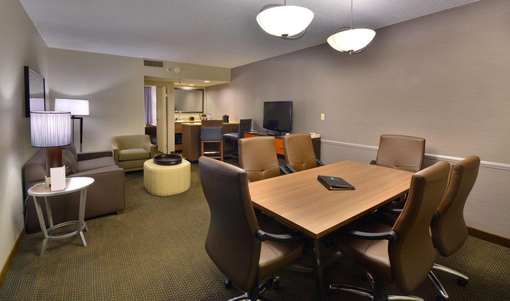 Embassy Suites By Hilton Denver Central Park Exteriör bild
