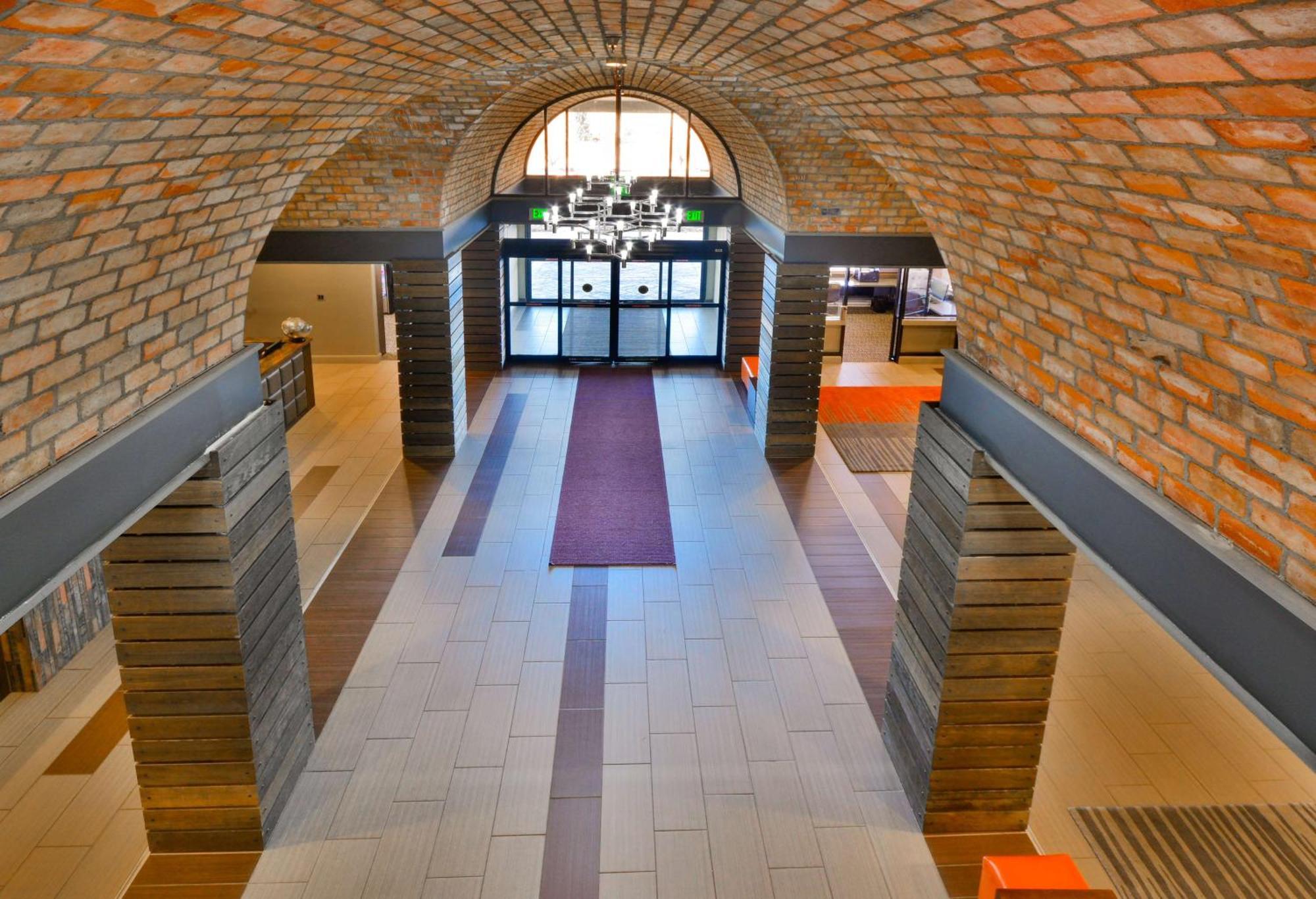 Embassy Suites By Hilton Denver Central Park Exteriör bild