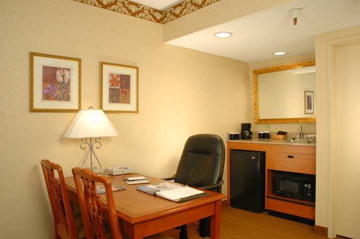 Embassy Suites By Hilton Denver Central Park Exteriör bild